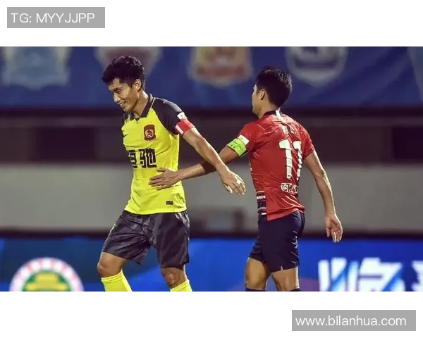 足球场上的光辉时刻：探索球星们的精彩瞬间与传奇旅程