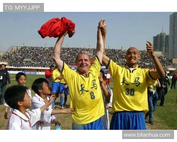 足球球星骨架图解析与运动生物力学分析提升竞技表现